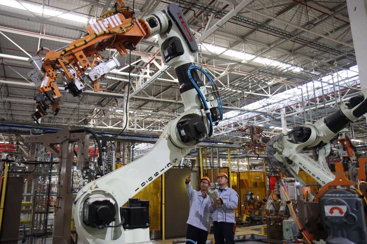 Transforming Manufacturing Wastes: Thai Plants Optimize Robot Posture for Energy Savings