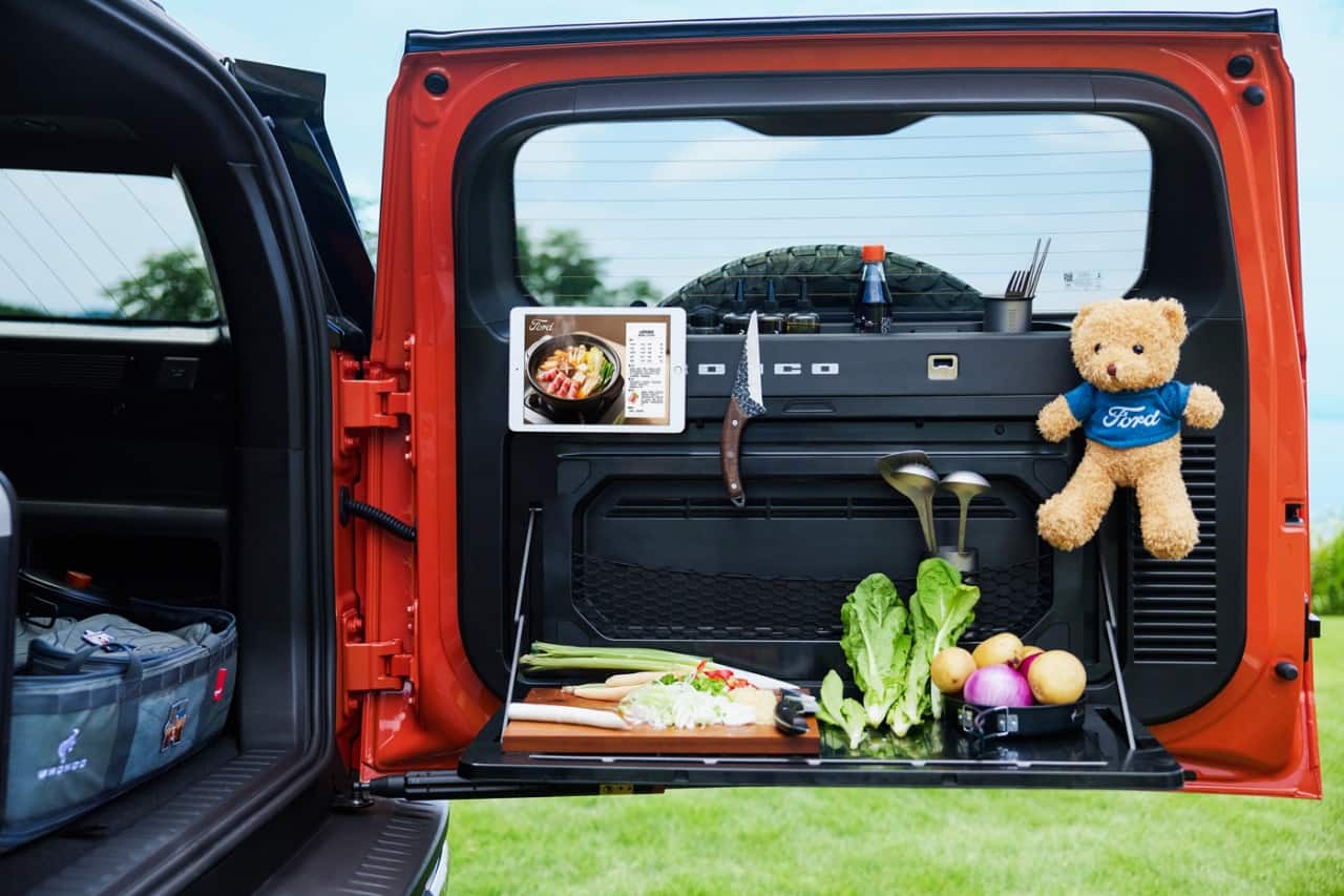 A mobile mountain kitchen for road trips