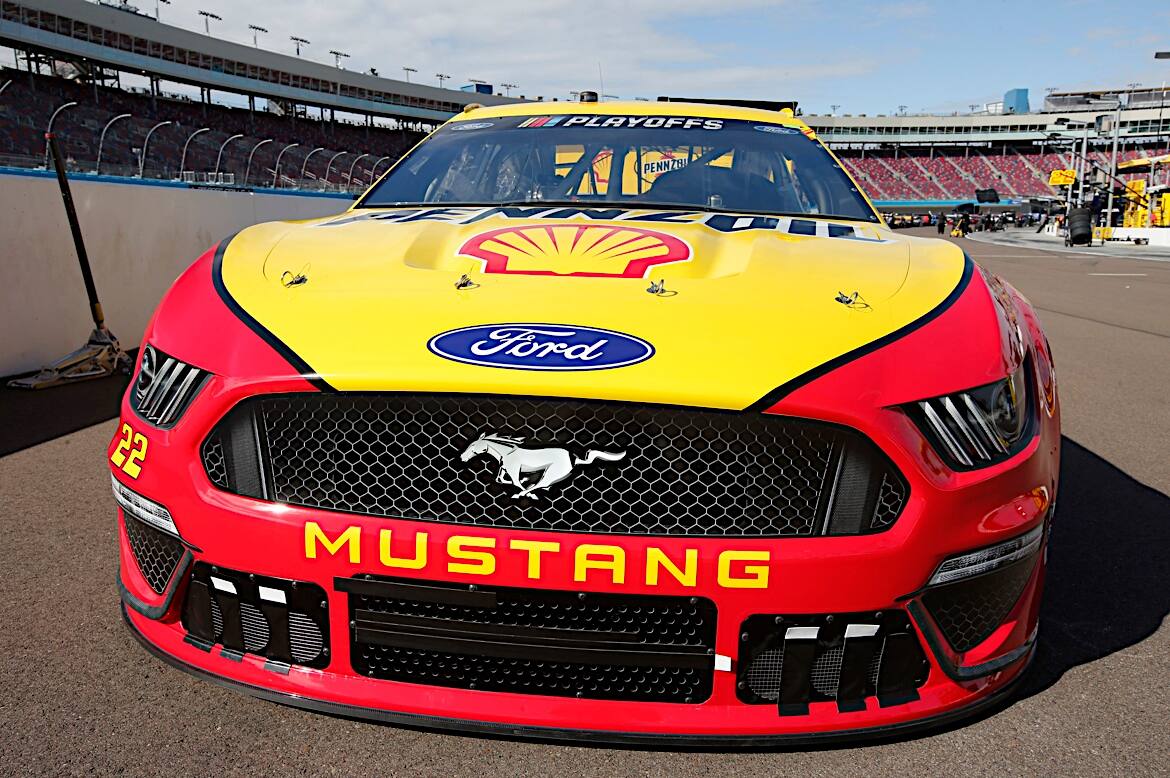 Ford finishes with a series-best 18 wins and the NASCAR Manufacturers' Championship. Ford finishes with a series-best 18 wins and the NASCAR Manufacturers' Championship.