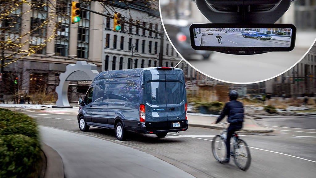 The digital rearview mirror allows drivers to see more clearly.