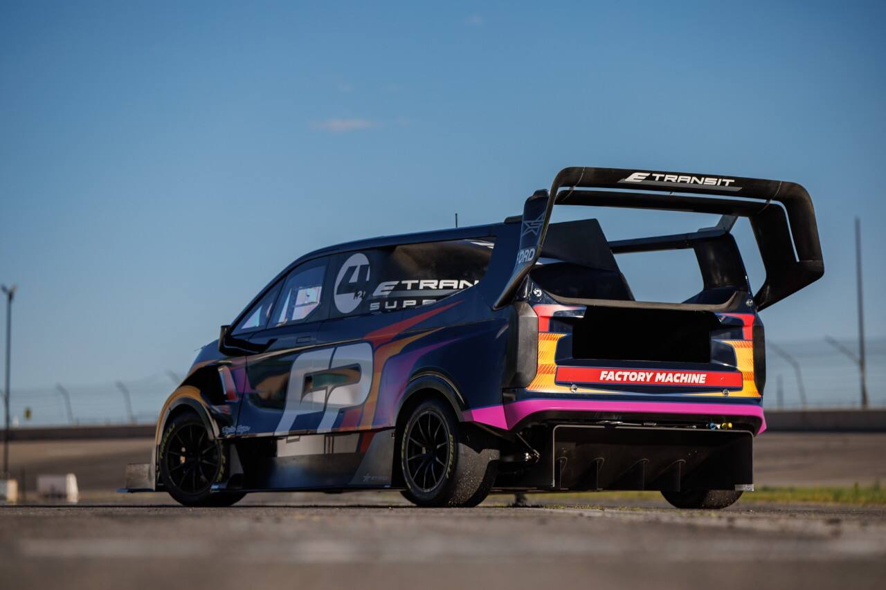 The rear spoiler of the SuperVan 4.2