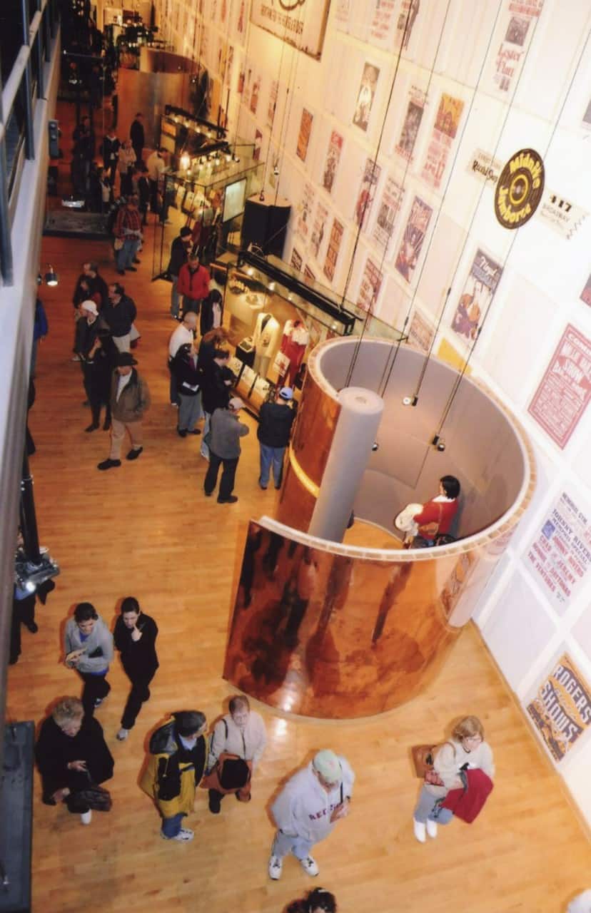 Ford made a $4 million donation to the Country Music Hall of Fame and Museum in 2001 for the creation of Ford Theater, a 200-plus-seat performing arts center. 