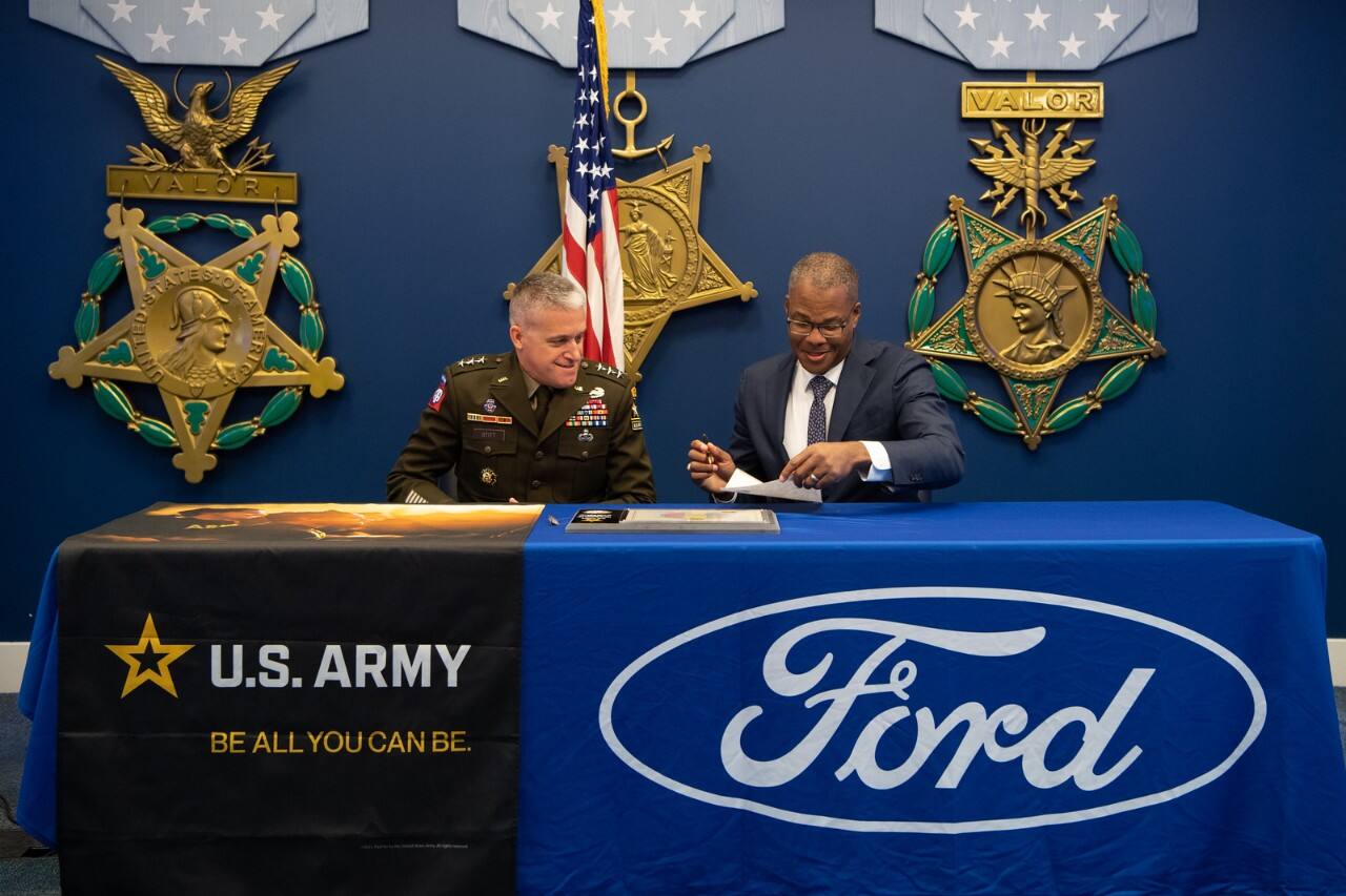 Ford Chief Government Affairs Officer Chris Smith and Lt. Gen. Douglas F. Stitt sign the U.S. Army Partnership for Your Success (PaYS) ceremonial agreement.