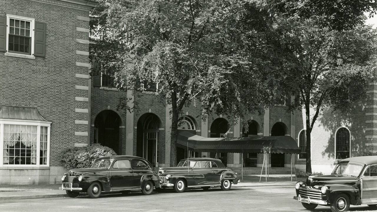 Dearborn Inn exterior 