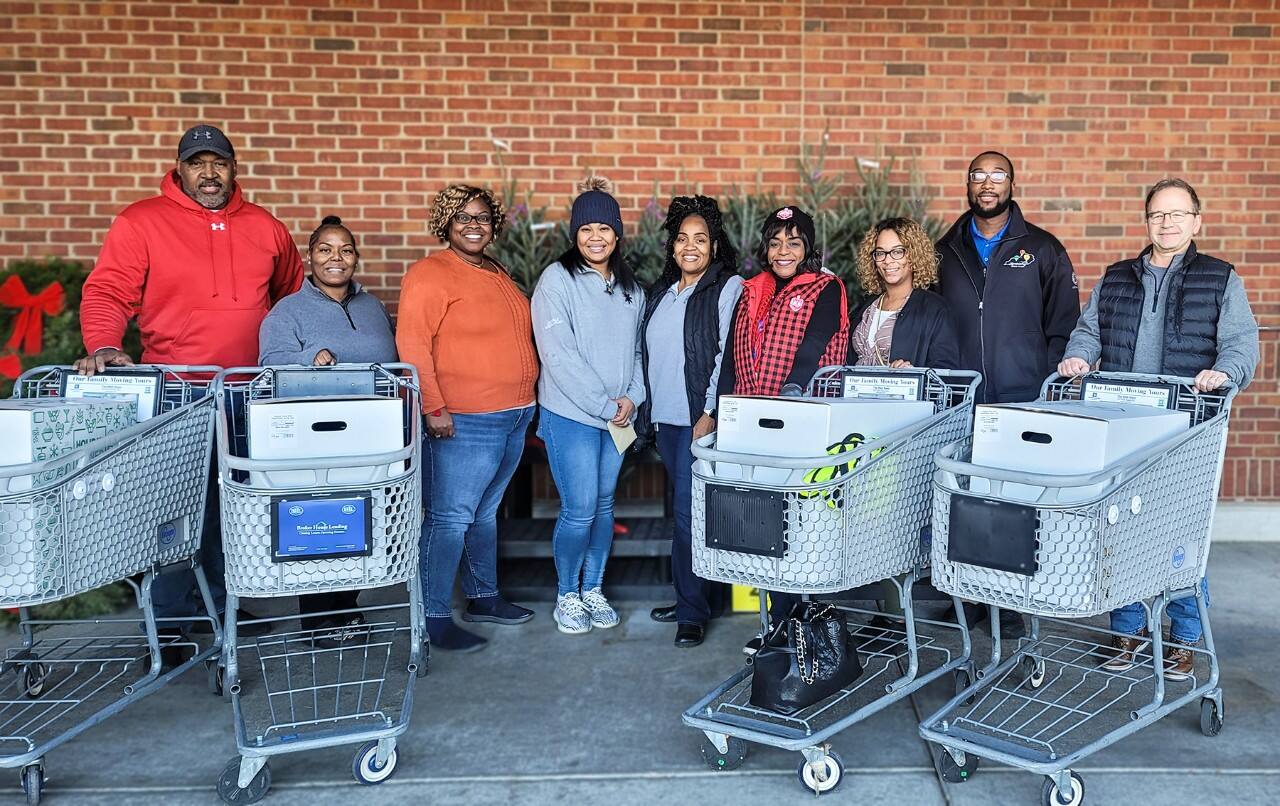 Louisville FAAN Chapter Delivers Meals, Good Tidings Ahead of Thanksgiving