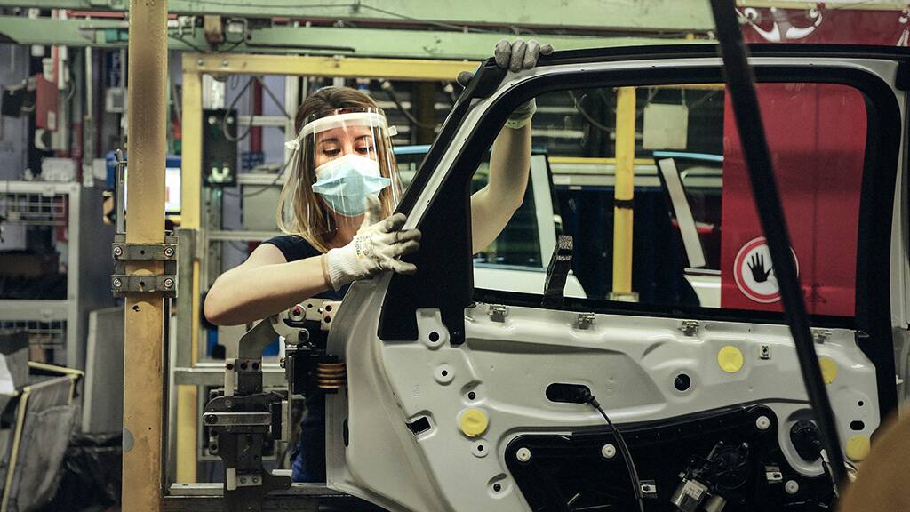 Wearing PPE is a must for all Ford of Europe employees Wearing PPE is a must for all Ford of Europe employees