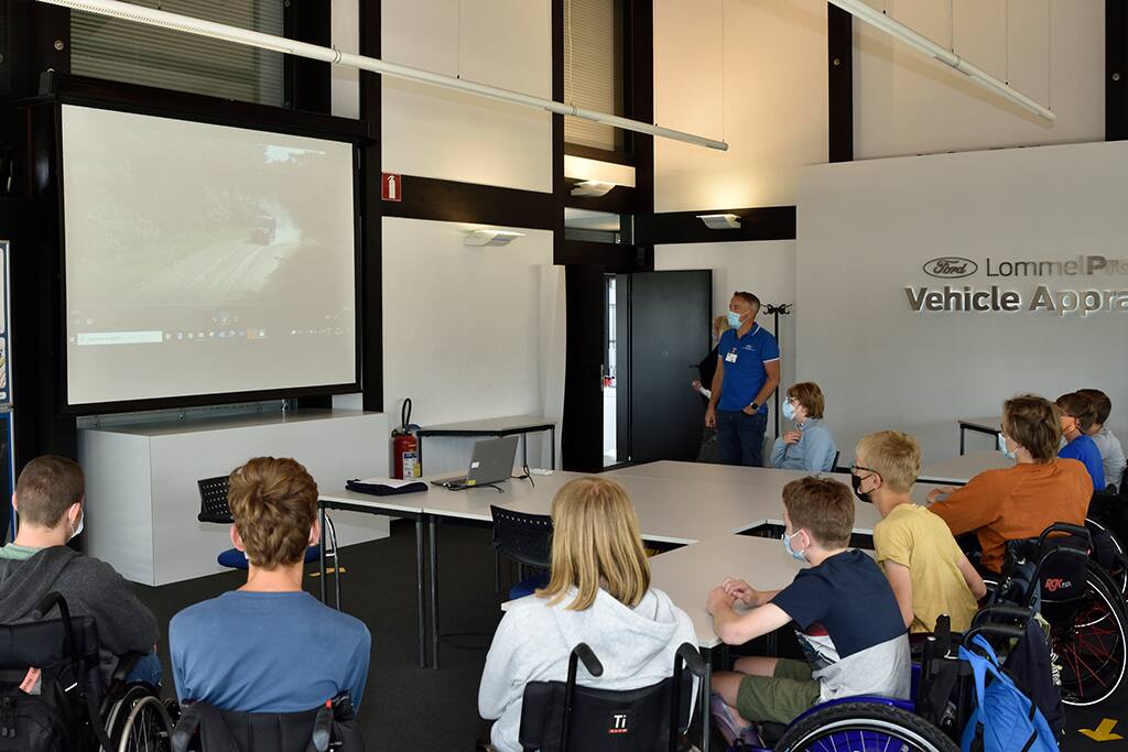 Presentation of the Lommel Proving Ground facility to the young guests Presentation of the Lommel Proving Ground facility to the young guests