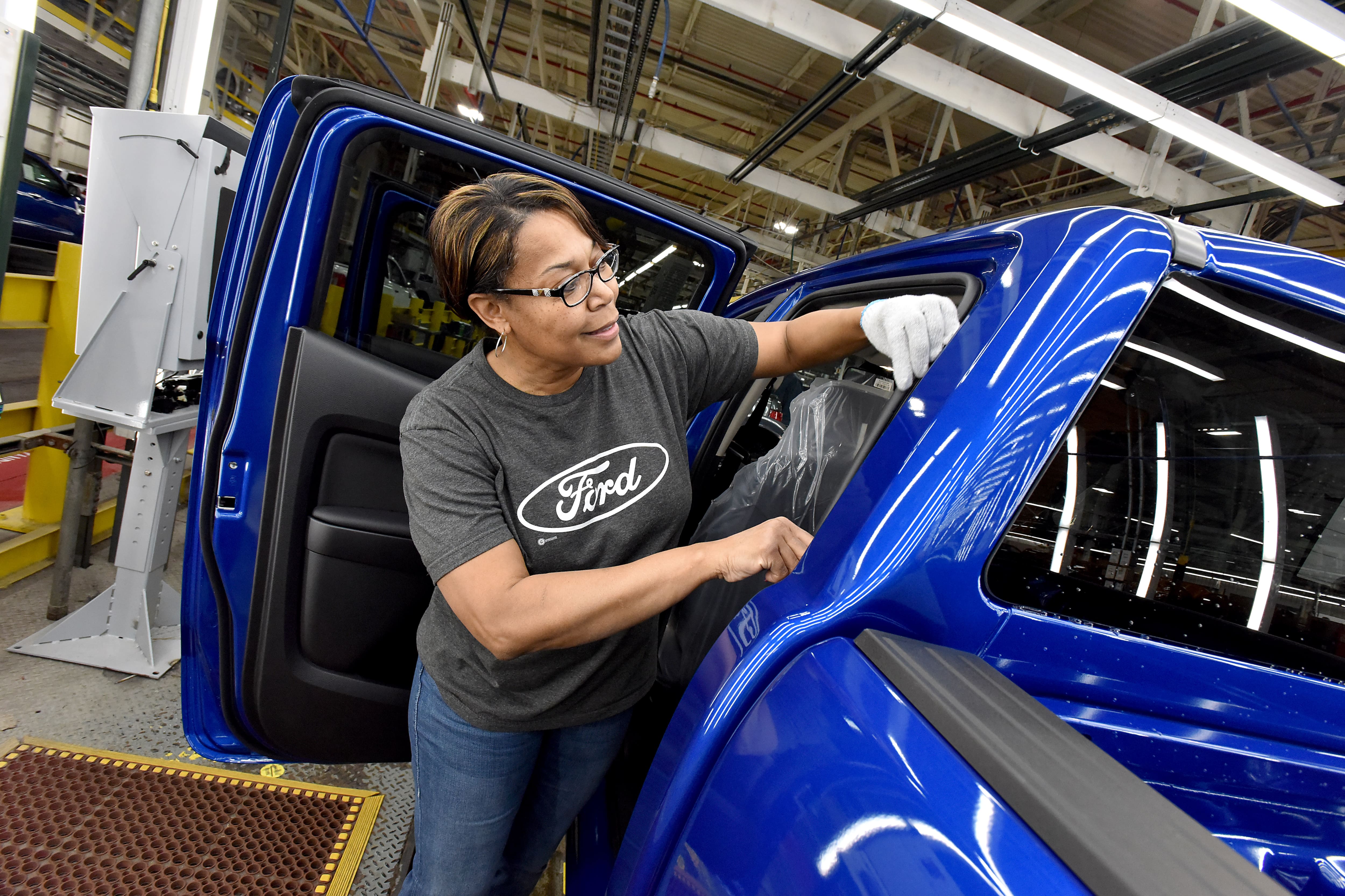 Ford employee volunteers and hands out bags
